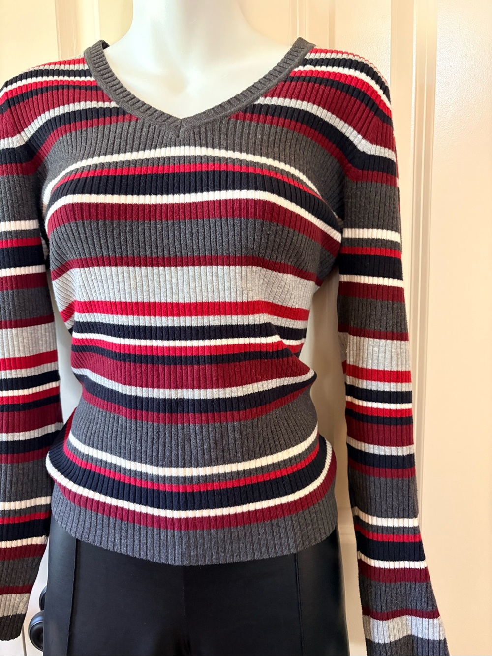 St. John's Bay Striped V-Neck Sweater in Gray, Red & White, size M